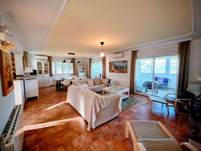 Image No.2-4 Bed Villa for sale