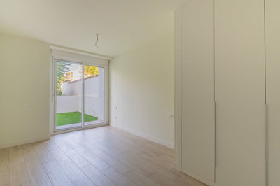 modern3-bedroomapartmentinjaveawalkingdistanc