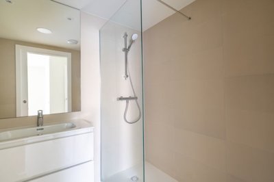 modern3-bedroomapartmentinjaveawalkingdistanc