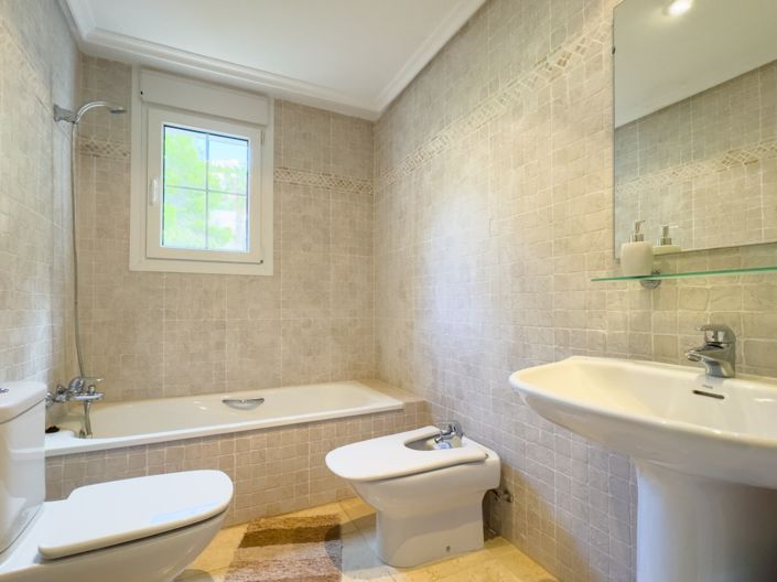 Image No.21-3 Bed Apartment for sale