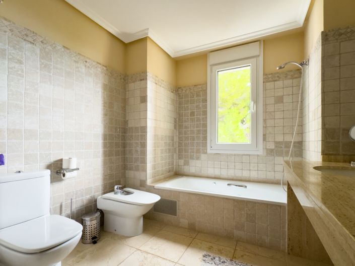 Image No.23-3 Bed Apartment for sale