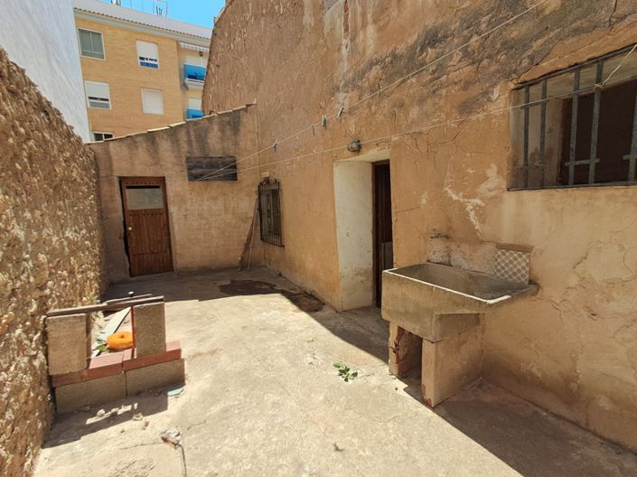Image No.17-4 Bed Townhouse for sale