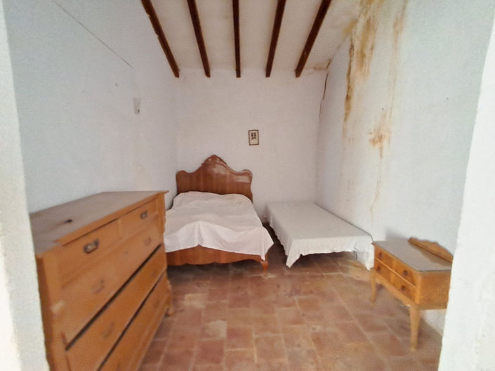 Image No.23-4 Bed Townhouse for sale