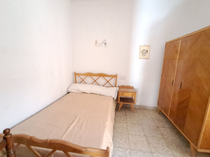Image No.26-4 Bed Townhouse for sale