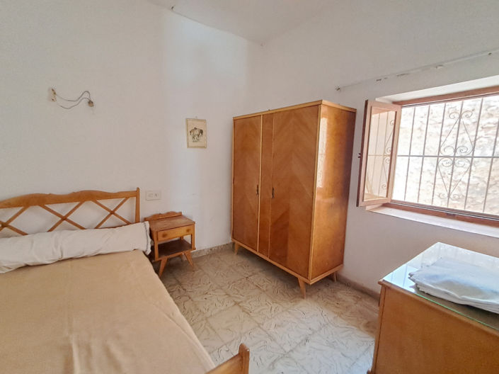 Image No.27-4 Bed Townhouse for sale
