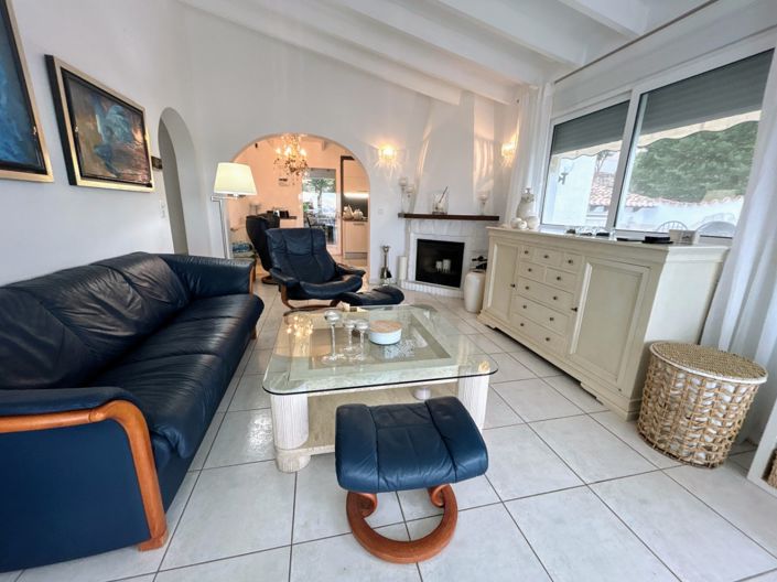 Image No.3-4 Bed Villa for sale