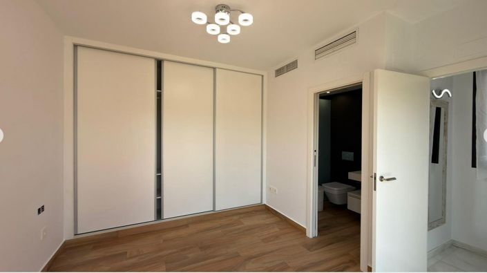 Image No.26-3 Bed Villa for sale