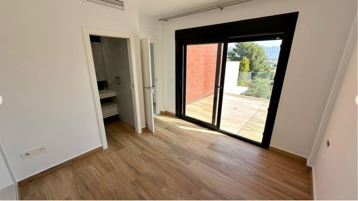 Image No.4-3 Bed Villa for sale