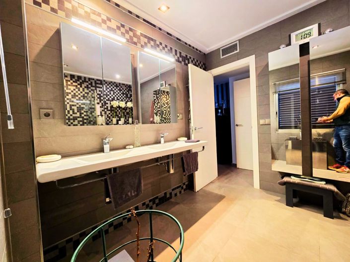 Image No.20-2 Bed Apartment for sale