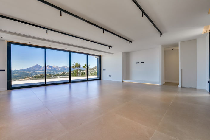 Image No.8-4 Bed Villa for sale