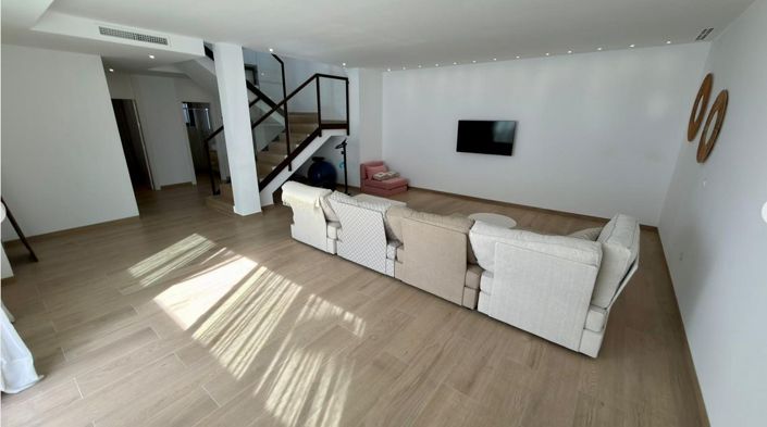 Image No.16-5 Bed Villa for sale