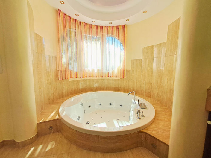 Image No.30-5 Bed Villa for sale