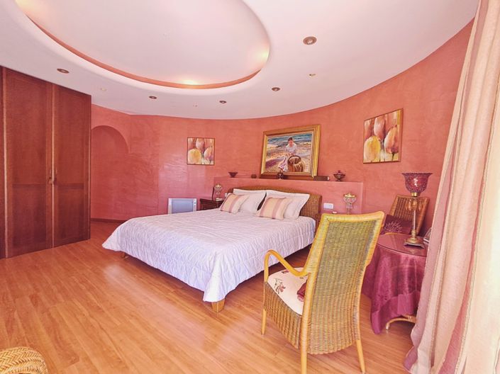 Image No.42-5 Bed Villa for sale