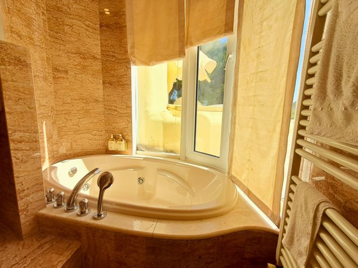 Image No.49-5 Bed Villa for sale