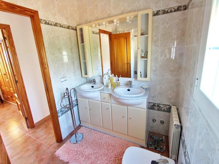 Image No.20-5 Bed Villa for sale