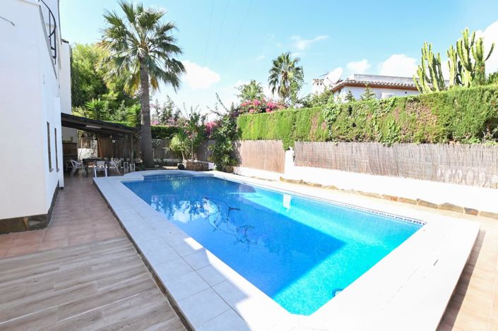Image No.4-7 Bed Villa for sale