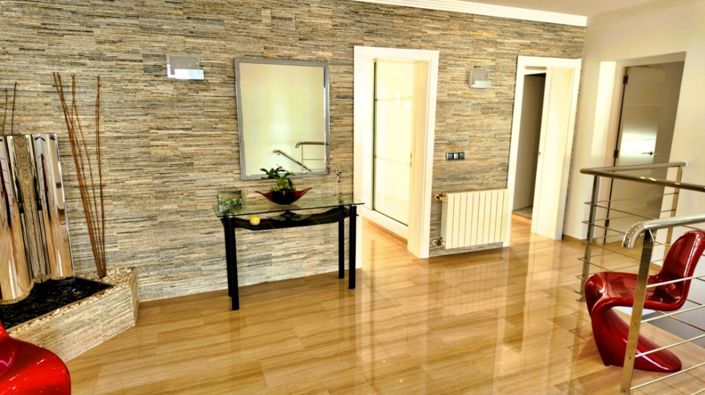 Image No.11-8 Bed Villa for sale