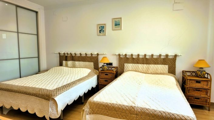 Image No.15-8 Bed Villa for sale