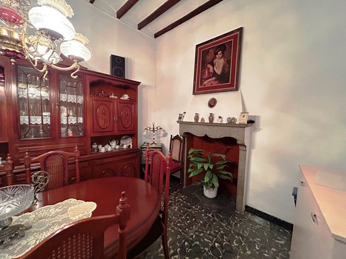 Image No.10-4 Bed Townhouse for sale