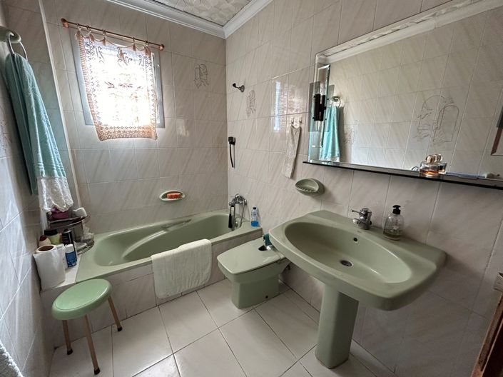 Image No.15-4 Bed Townhouse for sale