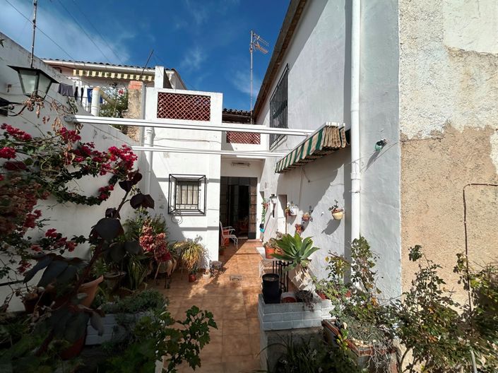 Image No.25-4 Bed Townhouse for sale