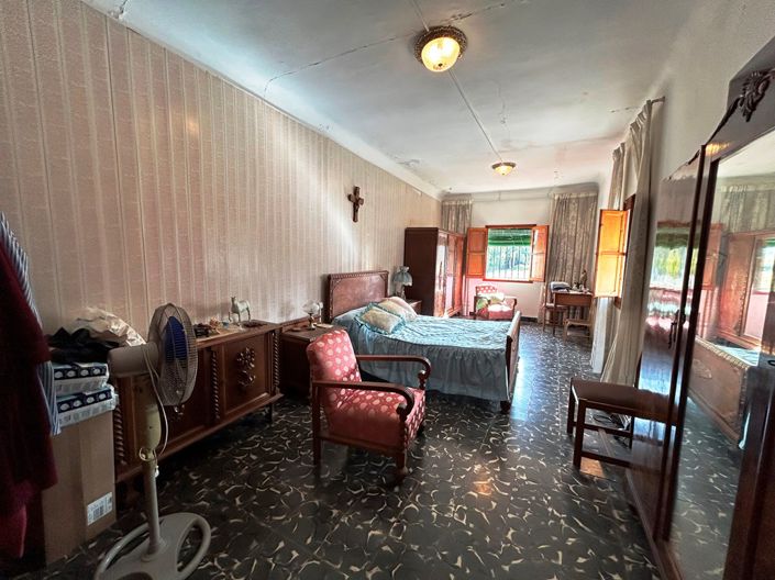 Image No.26-4 Bed Townhouse for sale