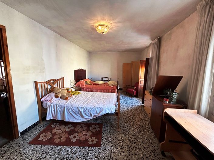 Image No.29-4 Bed Townhouse for sale