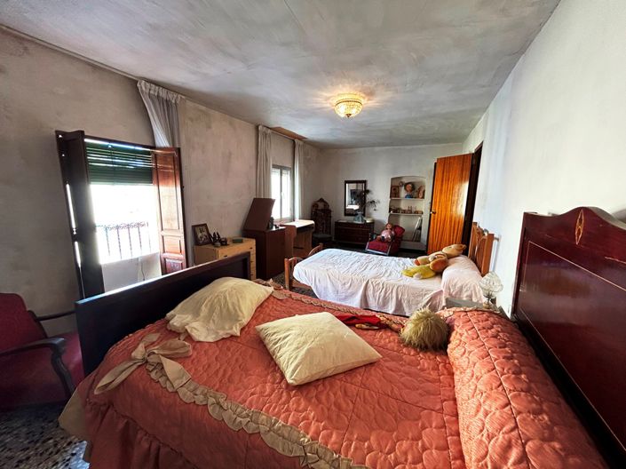 Image No.31-4 Bed Townhouse for sale