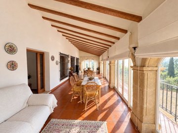 5bedroomvillainjaveawithlargegarageandworksho