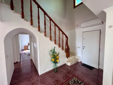 5bedroomvillainjaveawithlargegarageandworksho