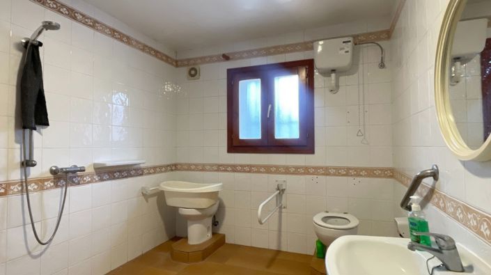 Image No.40-6 Bed Villa for sale