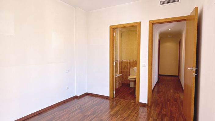 Image No.10-3 Bed Apartment for sale