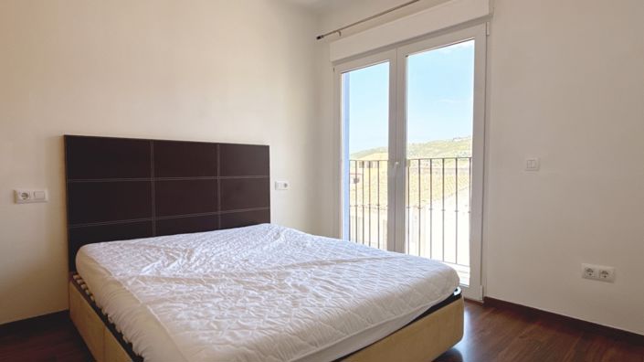 Image No.12-3 Bed Apartment for sale