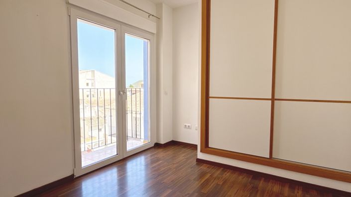 Image No.8-3 Bed Apartment for sale