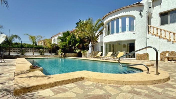 Image No.3-4 Bed Villa for sale