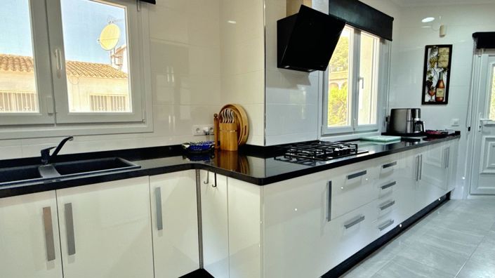 Image No.5-4 Bed Villa for sale