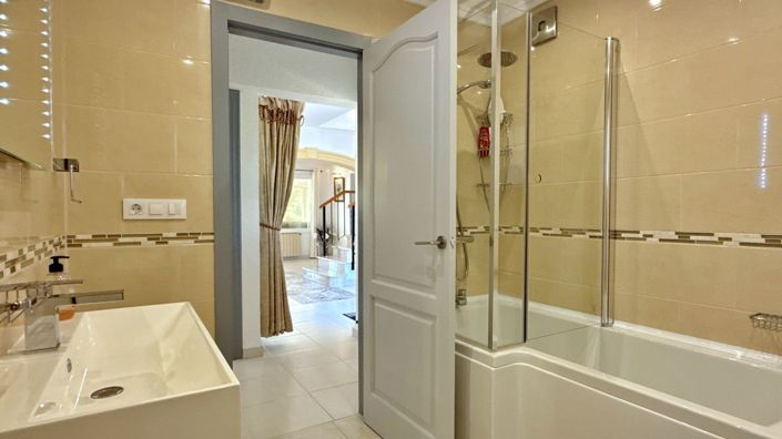 Image No.43-4 Bed Villa for sale