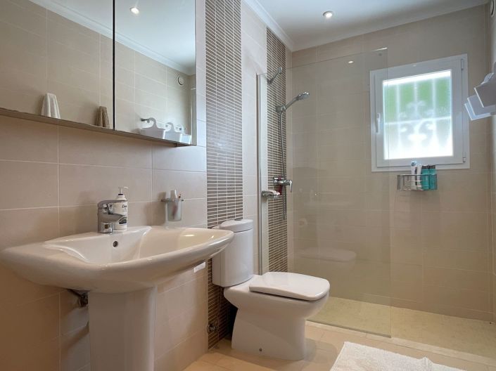 Image No.22-5 Bed Villa for sale