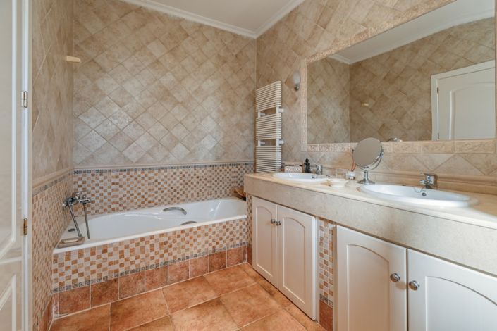 Image No.18-3 Bed Villa for sale