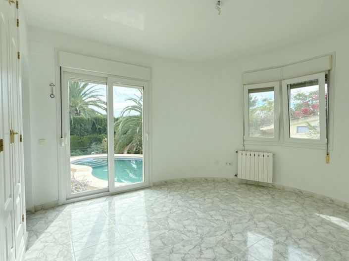 Image No.18-3 Bed Villa for sale