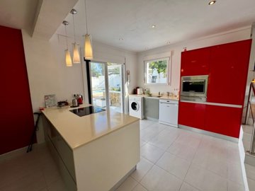 3bedroomvillainjaveawithmontgoviews73
