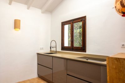 renovatedvillainjaveawithpoolandseparateguest