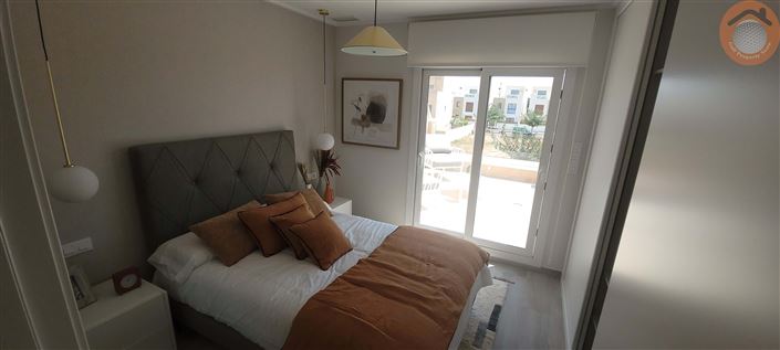 Image No.8-3 Bed Townhouse for sale