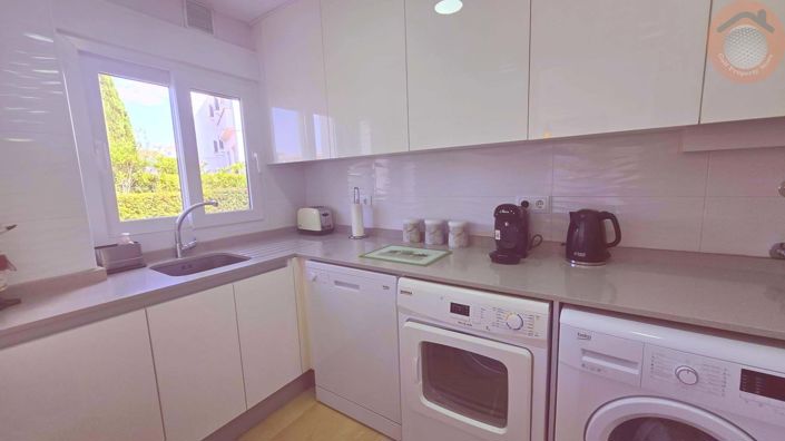 Image No.17-2 Bed Townhouse for sale