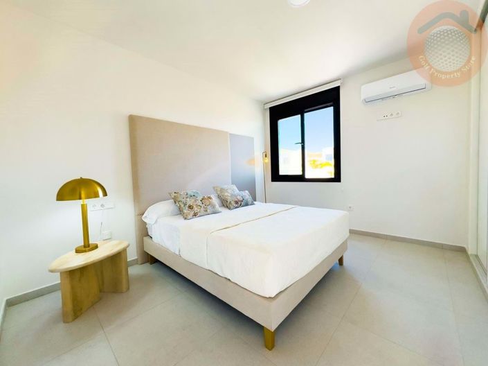 Image No.25-2 Bed Townhouse for sale