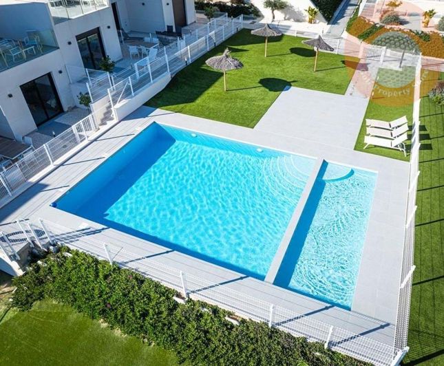 Image No.10-3 Bed Townhouse for sale