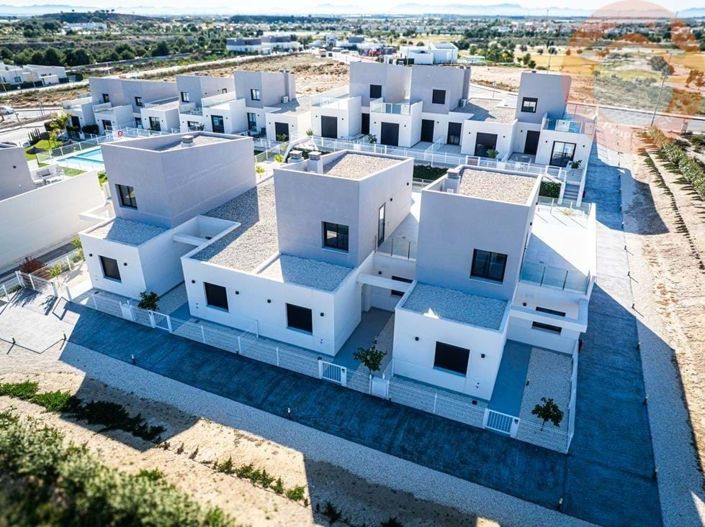 Image No.19-3 Bed Townhouse for sale