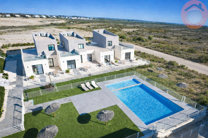 Image No.21-3 Bed Townhouse for sale