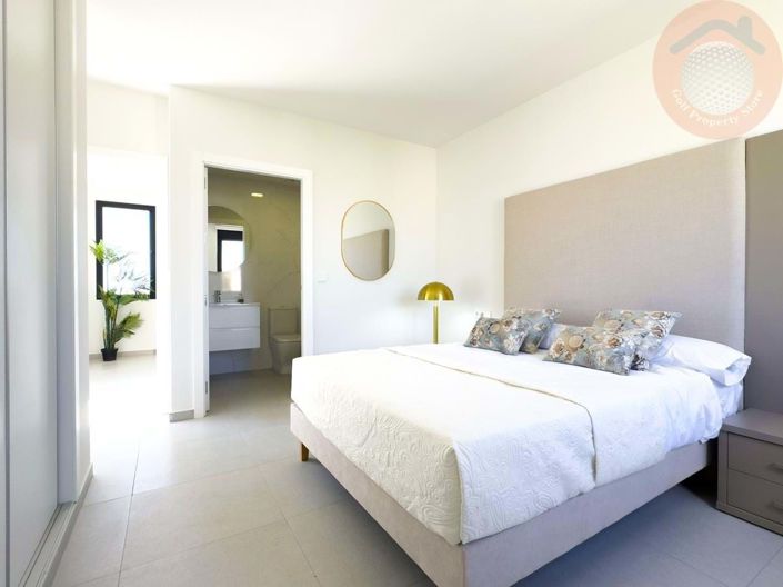 Image No.25-3 Bed Townhouse for sale