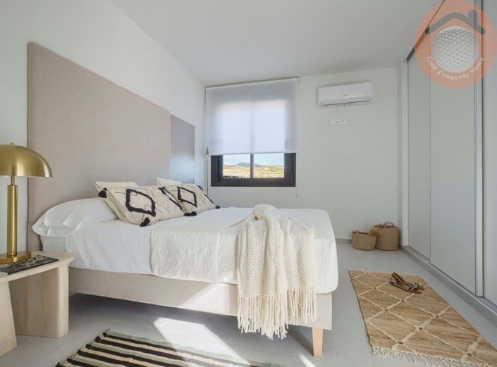 Image No.40-3 Bed Townhouse for sale